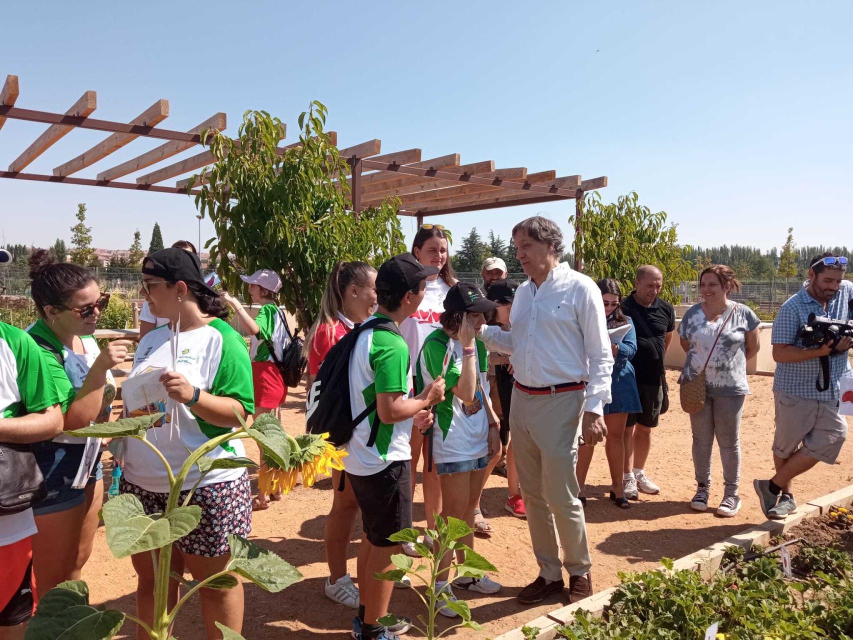 El alcalde de Salamanca, Carlos García Carbayo, visita las semicolonias urbanas, donde realizó las declaraciones