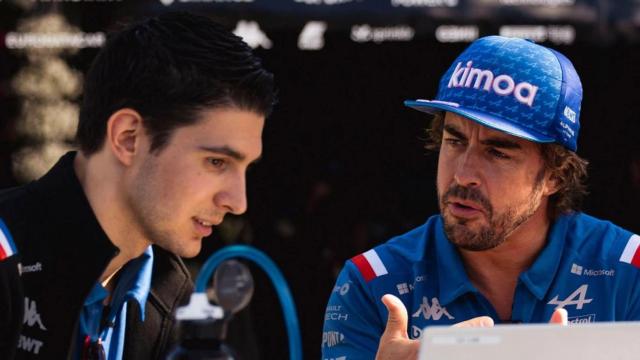 Esteban Ocon y Fernando Alonso, durante un Gran Premio