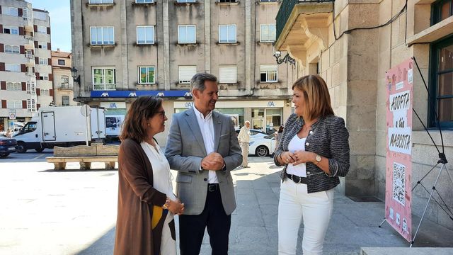 Maica Larriba, José Miñones y Digna Rivas este jueves en Redondela.