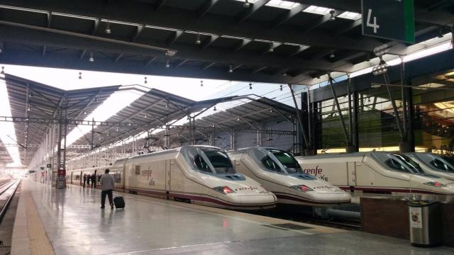Trenes AVE Renfe en la estación de Málaga-María Zambrano.