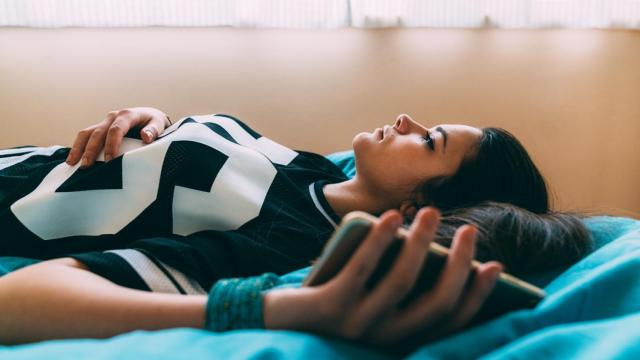 Imagen de archivo de una joven triste.