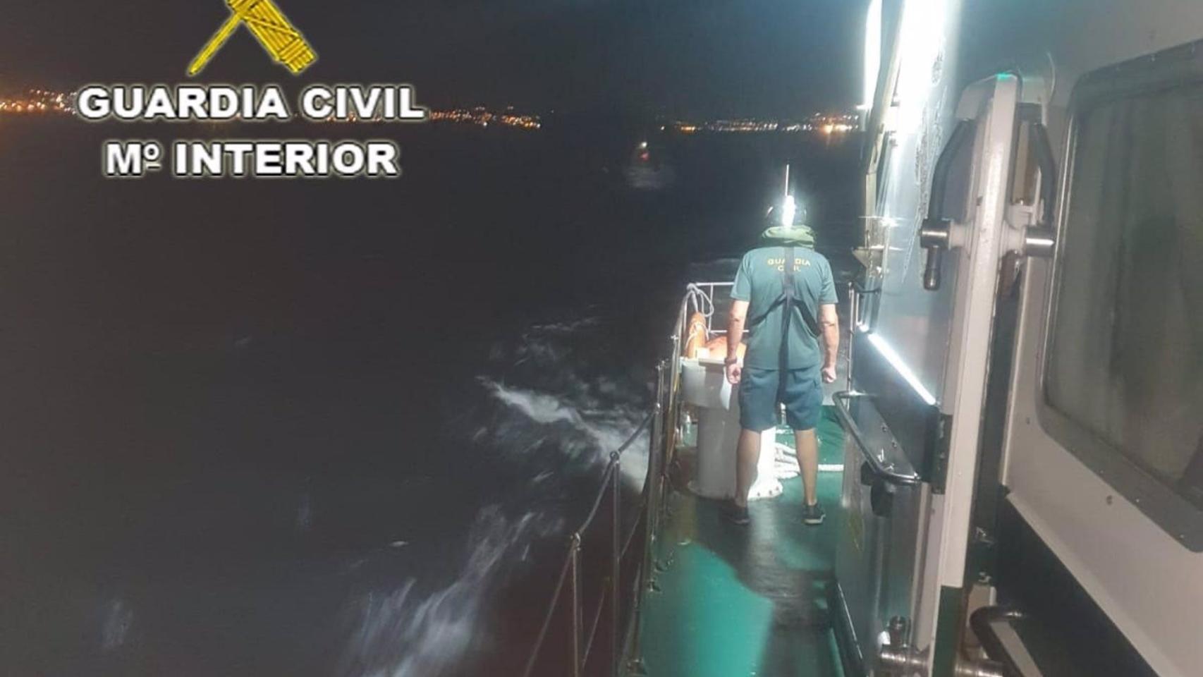 Imagen del rescate de la lancha en la ría de Pontevedra.