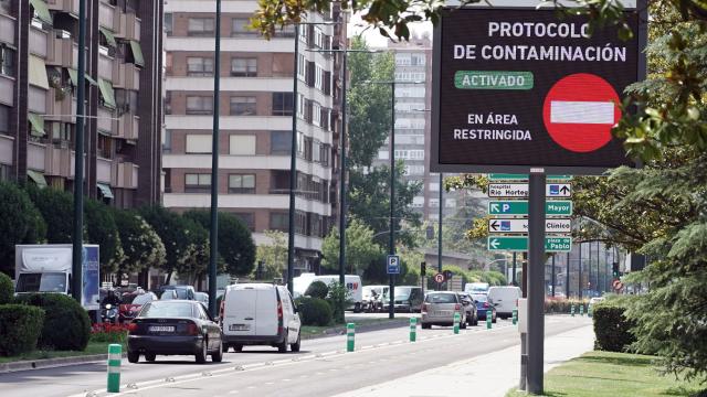 Un aviso del Protocolo de Contaminación en Valladolid, el pasado mes de julio.