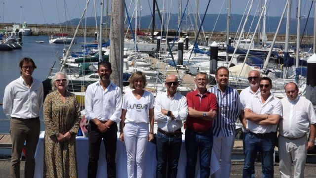 La directora de Turismo de Galicia, Nava Castro, asiste al izado de la ‘Q’ de Calidad Turística.