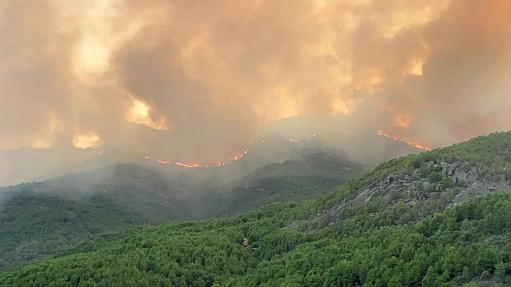 Incendio en Santa Cruz del Valle (Ávila)