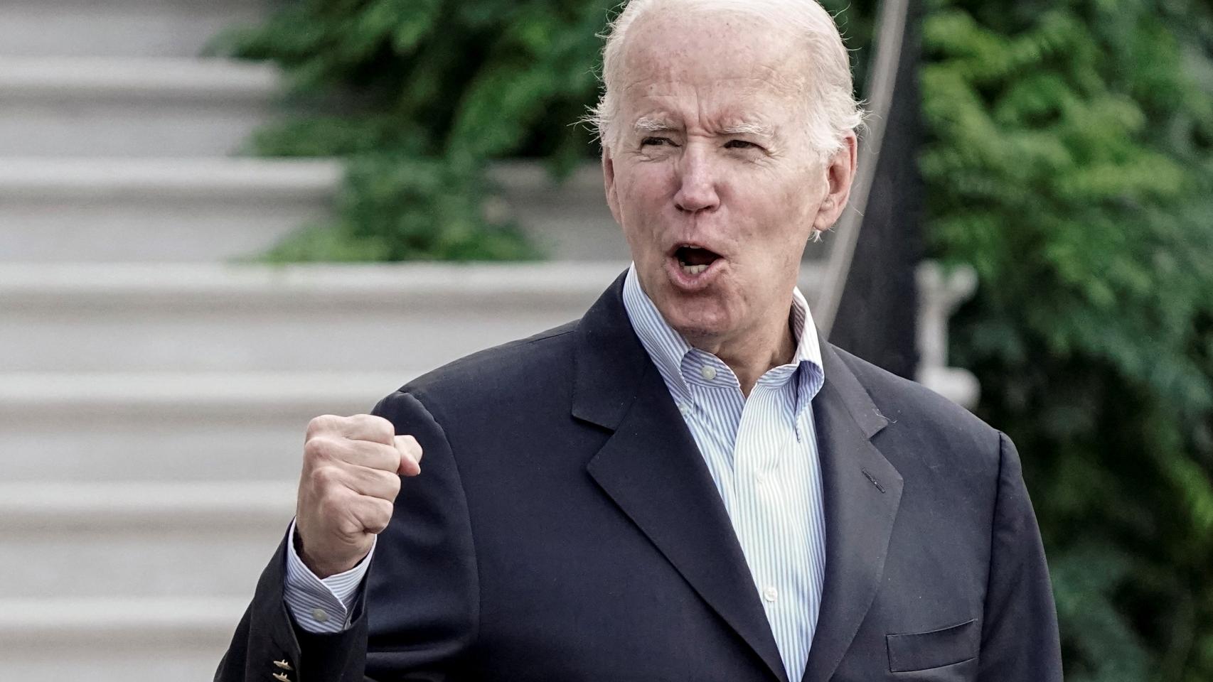 El presidente de EEUU, Joe Biden, a su salida de la Casa Blanca antes de partir hacia Delaware.