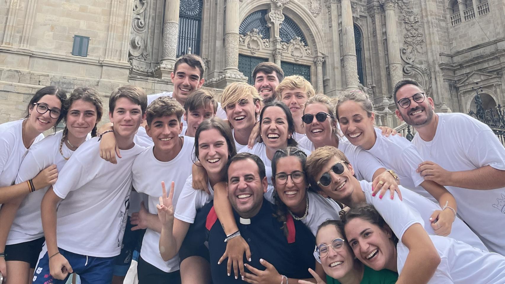 Los peregrinos de la parroquia de La Victoria de Málaga en la Catedral de Santiago.