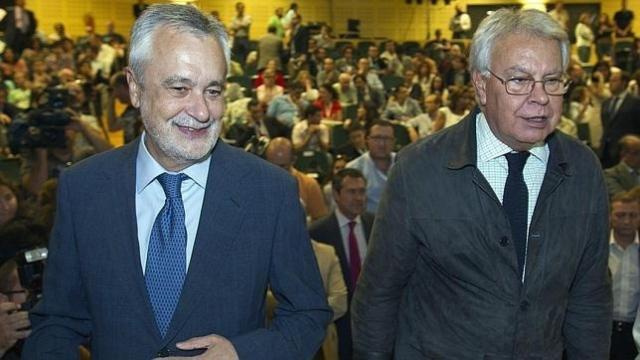 Los expresidentes de la Junta y del Gobierno, José Antonio Griñán y Felipe González.