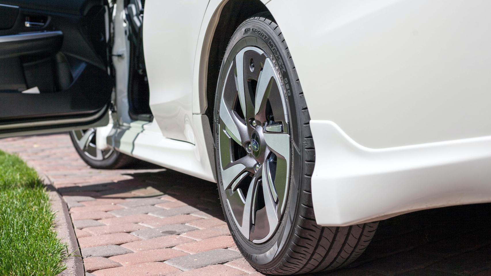 Con los neumáticos en buen estado la seguridad aumenta y se ahorra combustible.