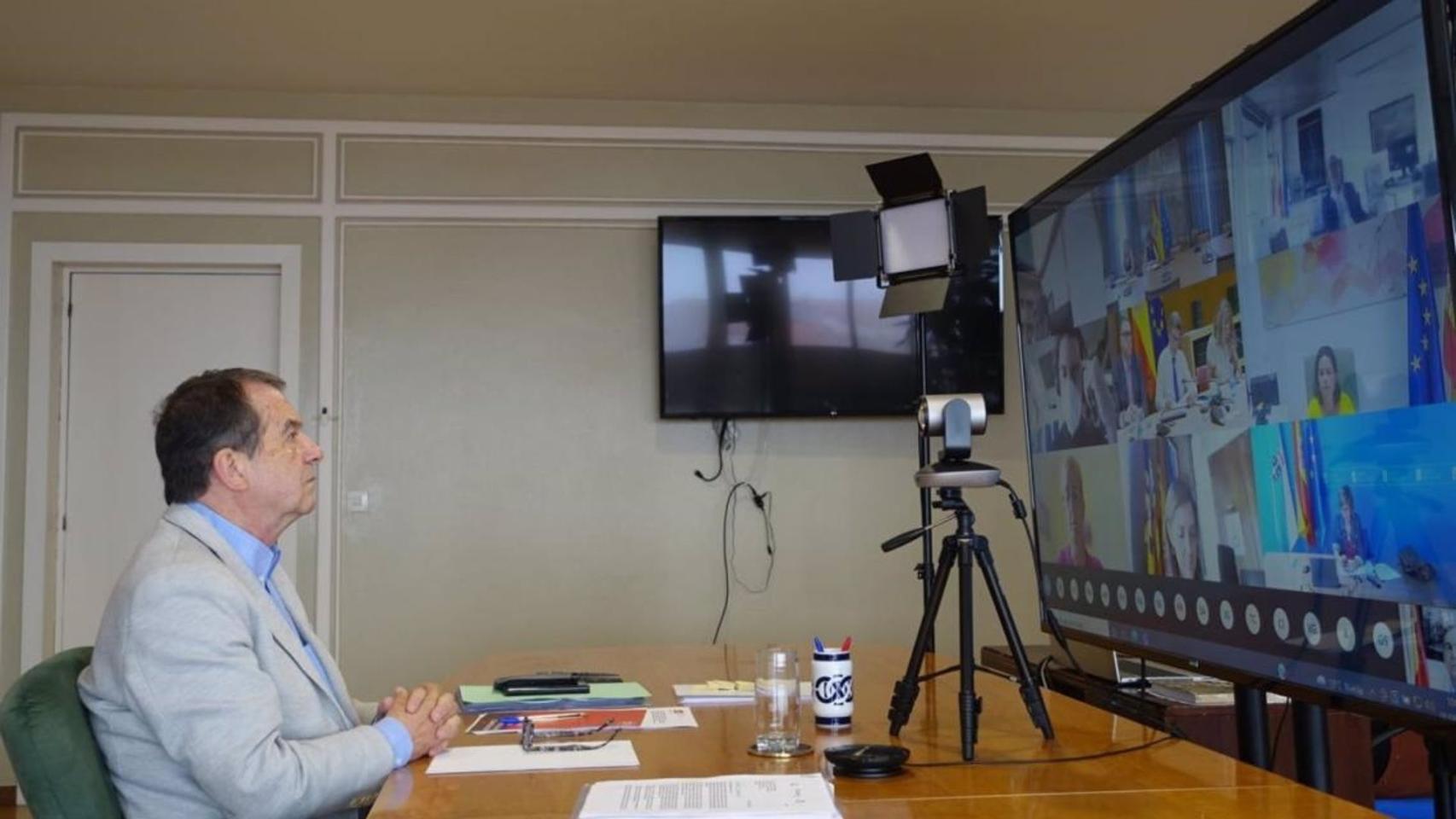 El presidente de la FEMP, Abel Caballero, en la reunión de este lunes, celebrada telemáticamente.