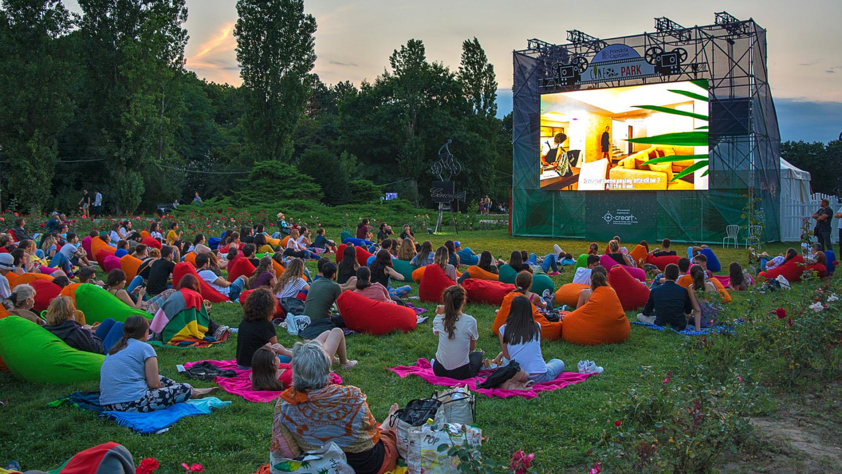 Sesión de cine al aire libre en una imagen de archivo.