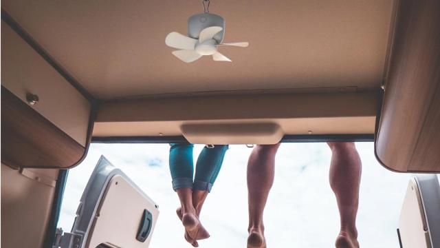 Ventilador acoplado a una caravana.