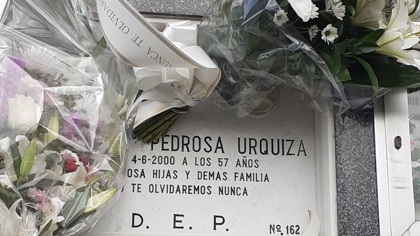 Lápida en la tumba de José María Pedrosa Urquiza.