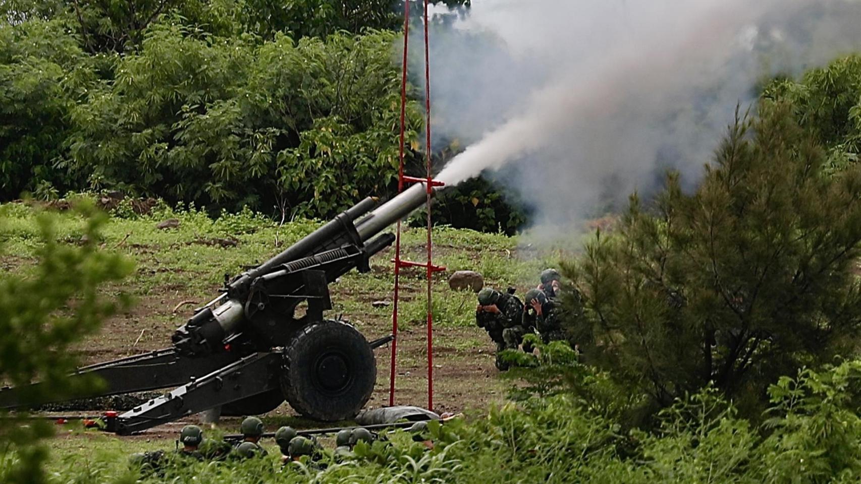 Inicio de las maniobras de defensa de Taiwán con fuego real.