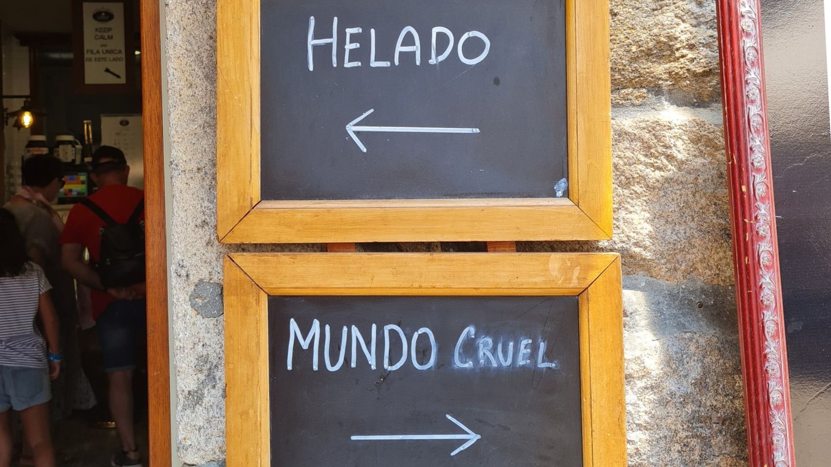 Cartel de La Fabbrica del Gelato en Vigo.