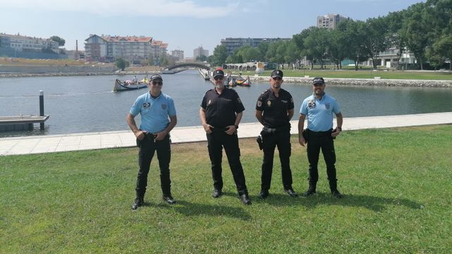 Los agentes españoles junto a los portugueses en Aveiro.