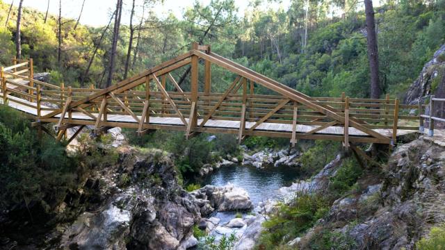 Pozo do Arco, río Taxume, Oia.