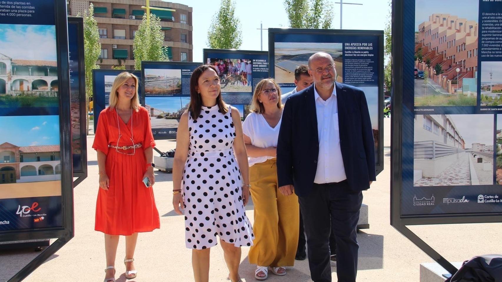 La exposición sobre el 40º aniversario del Estatuto aterriza en Alcázar de San Juan