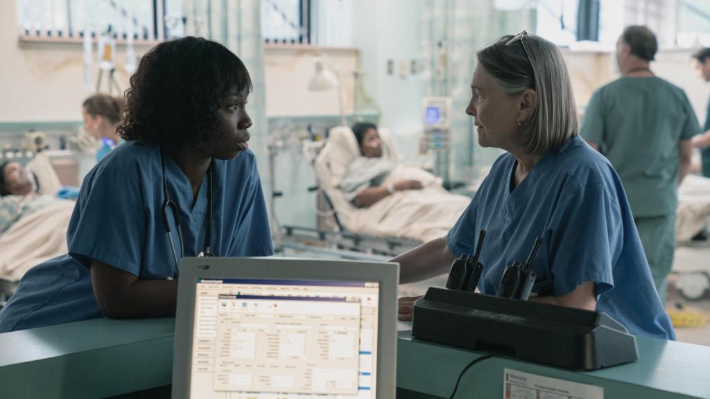 Adepero Oduye y Cherry Jones en una de las secuencias de la miniserie.