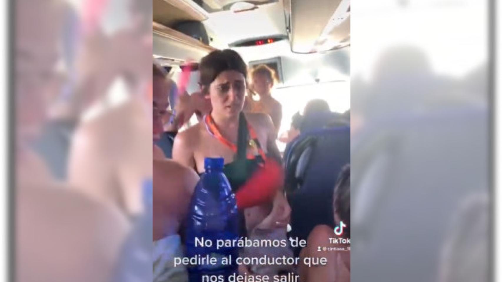 Un instante del vídeo-denuncia subido a Tik Tok.