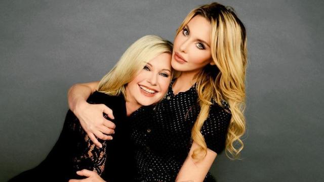 Olivia Newton-John y su hija, Chloe Lattanzi, en una imagen compartida en Instagram.