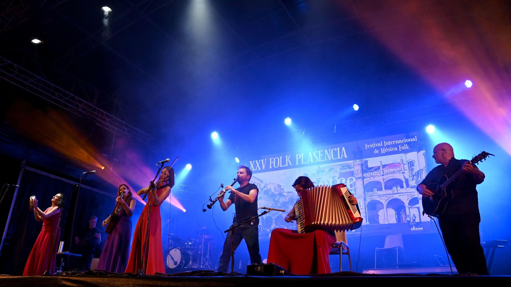 Acetre, grupo referente del folk, presenta en Fermoselle su trabajo 'A la casa de las locas'