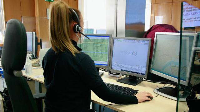 Una teleoperadora del Centro de Emergencias del 112.