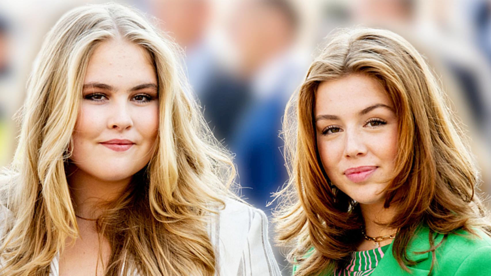 Amalia y Alexia de Holanda en una ceremonia en los Países Bajos.