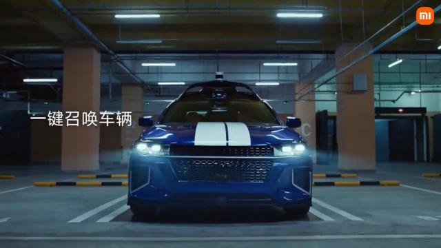 Mira cómo el coche autónomo de Xiaomi evita accidentes con peatones y aparca por si solo