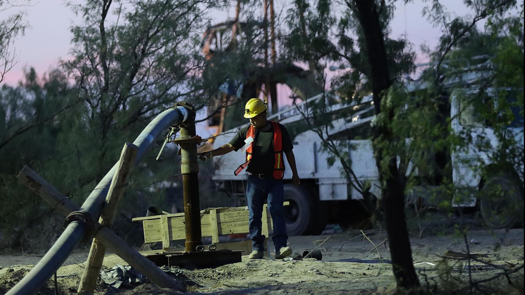 Los trabajos de rescate de los mineros.