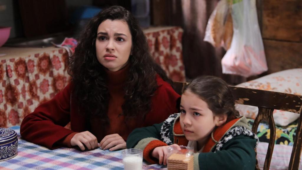 Fotograma de la serie 'Hermanos'