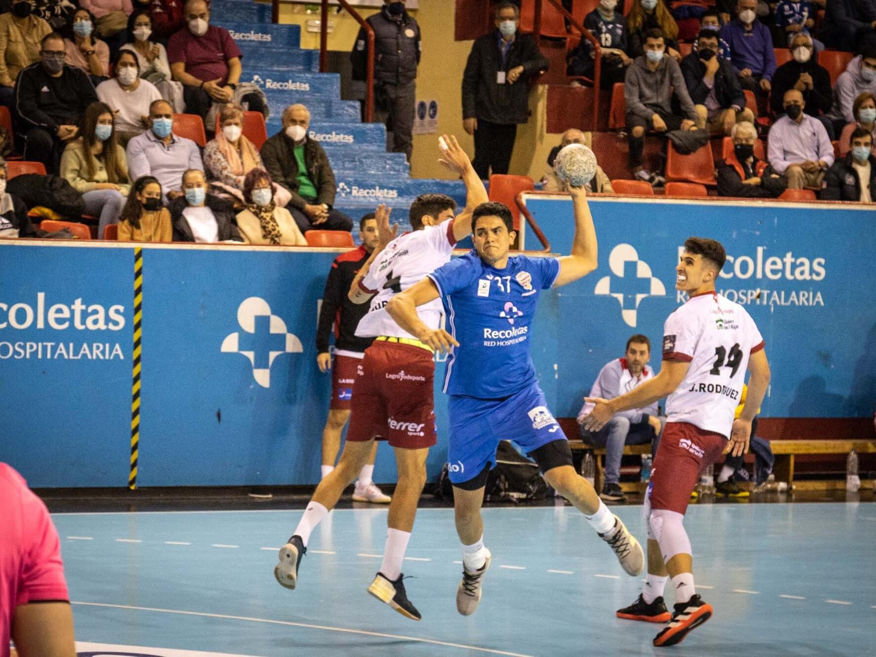 Imagen de archivo de un partido del Atlético Valladolid en la pasada temporada.