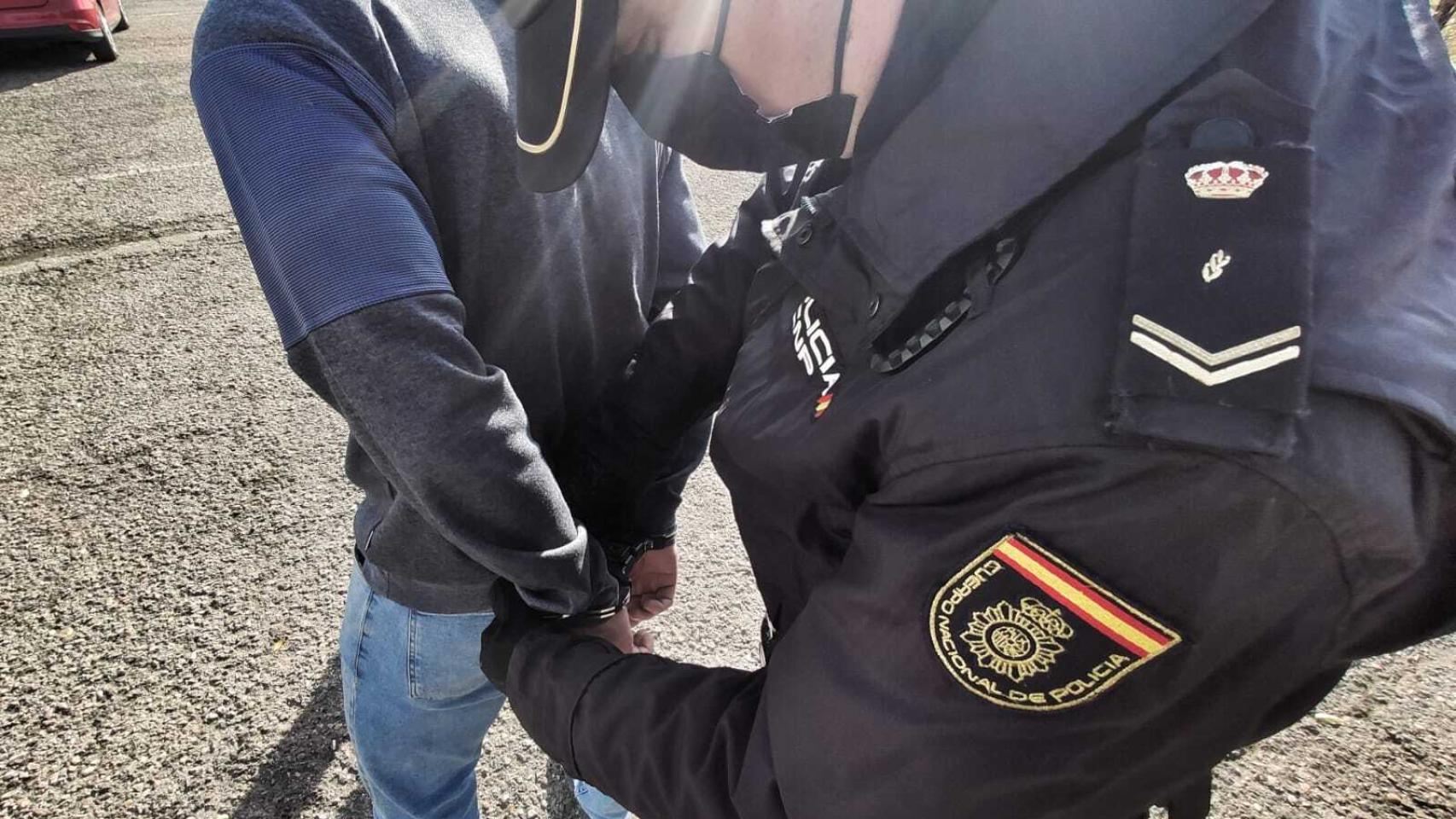 Pillado en un portal de Guadalajara después de robar en una gasolinera