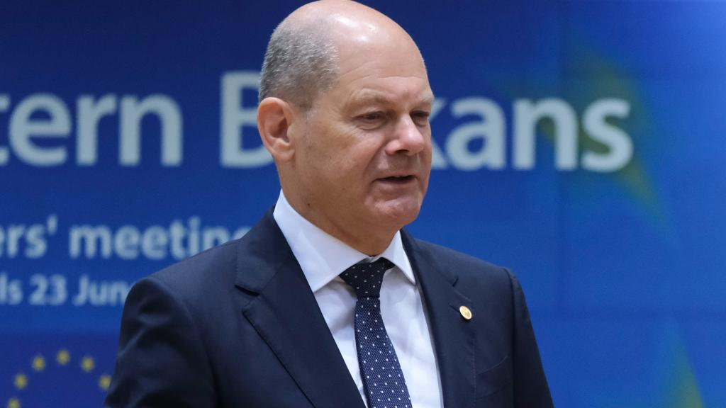 Olaf Scholz , canciller de Alemania, junto a Ursula von Der Leyen, presidenta de la Comisión Europea.