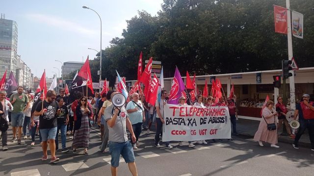Personal del servicio de atención telefónica de Unión Fenosa Distribución.