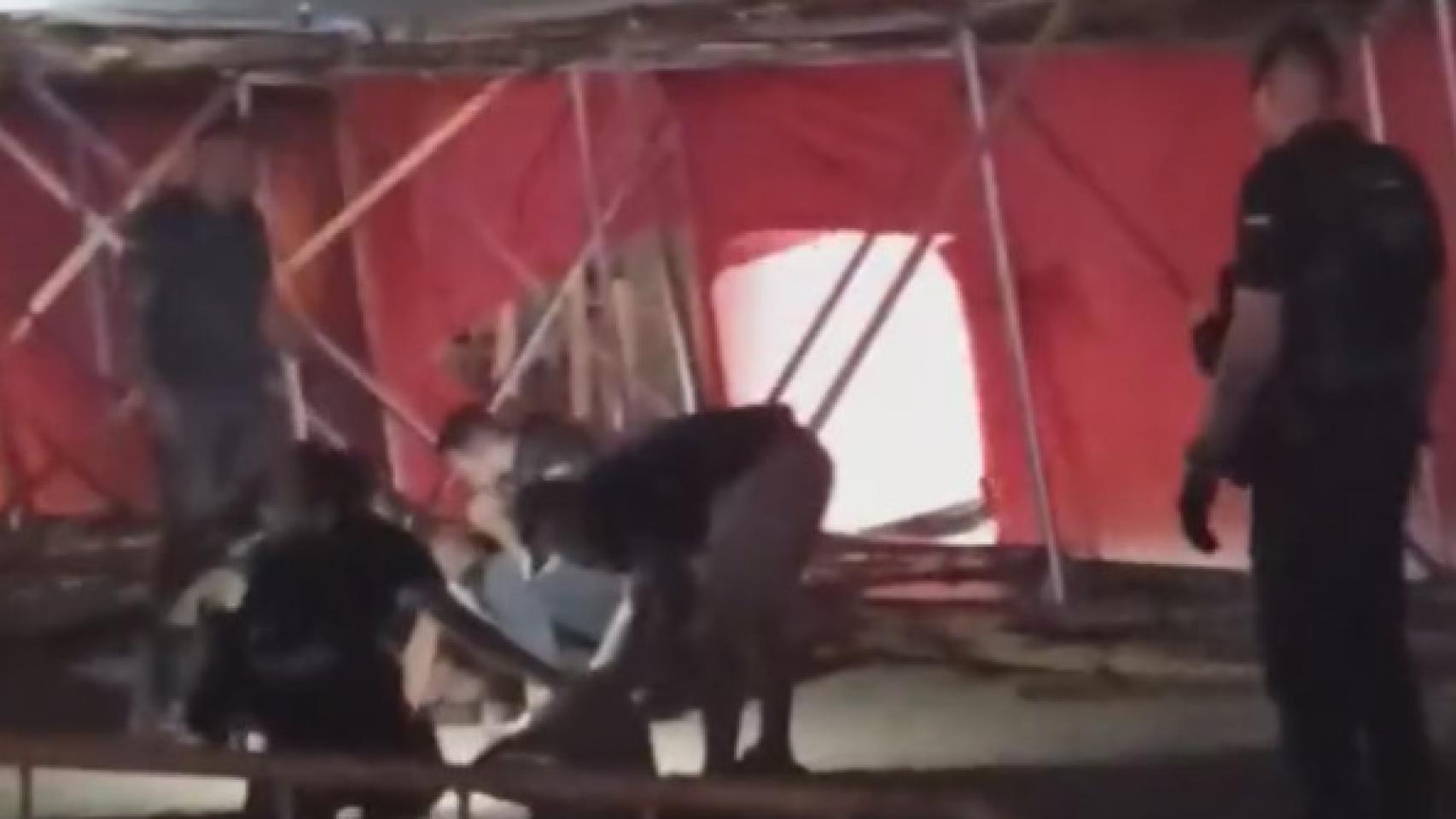 Vídeo del temporal que derrumbó el escenario del Festival Medusa.