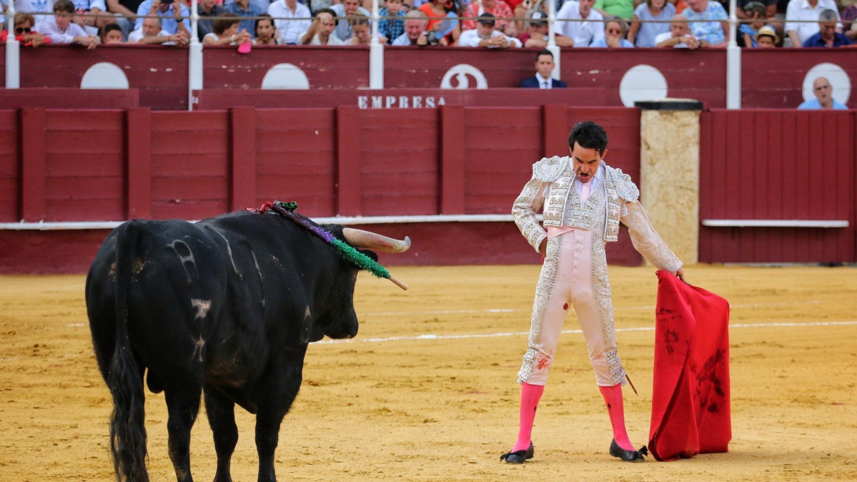 José Antonio Lavado, ante el primer novillo.