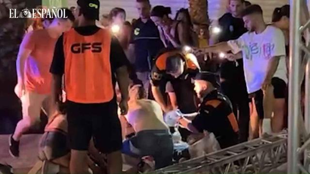 Servicios de emergencia reanimando a los heridos en el festival Medusa.