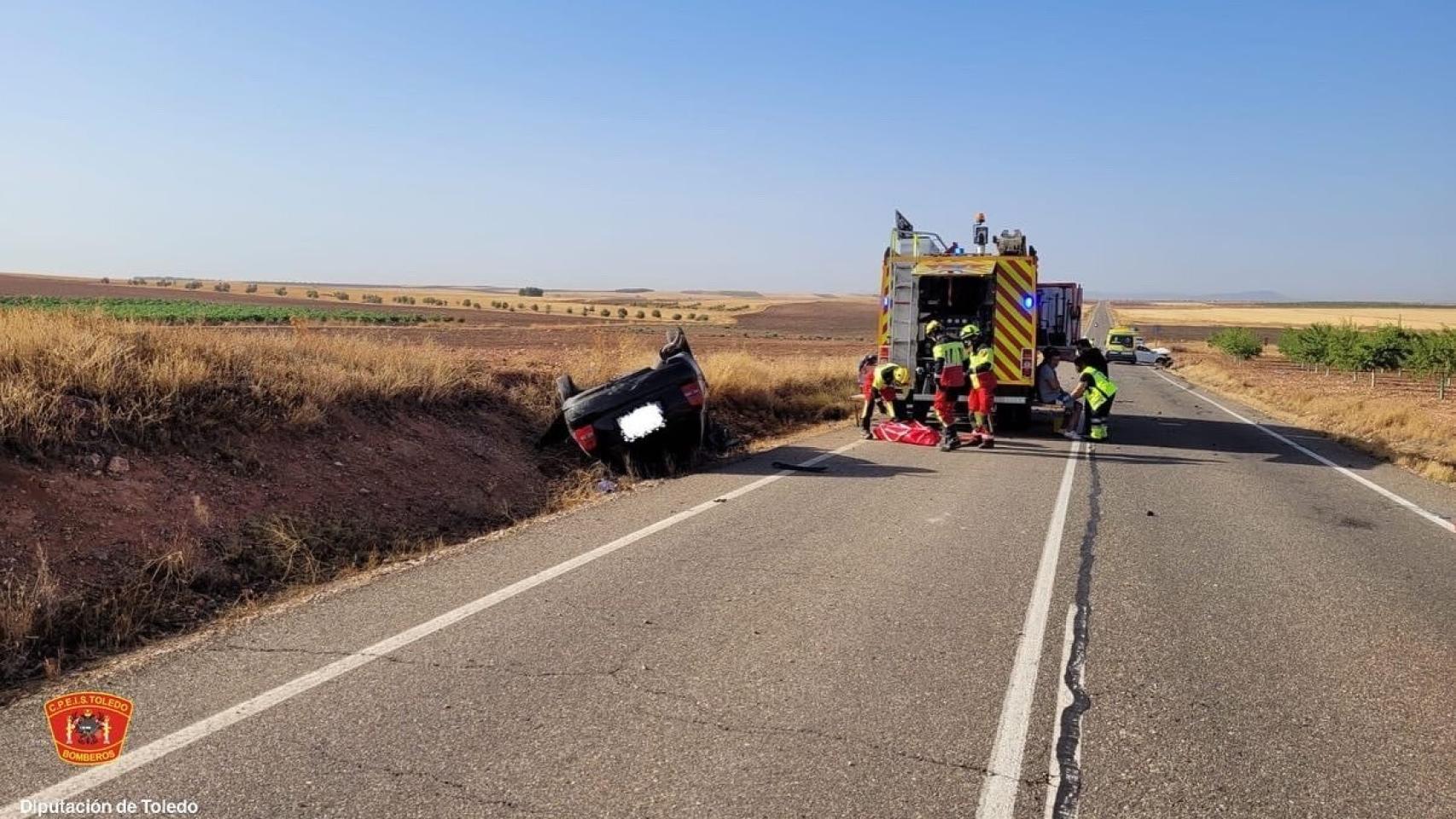 Los servicios de emergencia trabajando tras el accidente de Villacañas (Toledo).