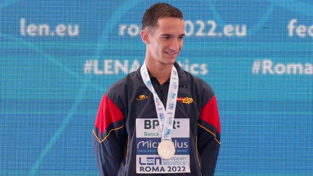 Fernando Díaz del Río con su medalla de plata en los Europeos de Roma 2022.
