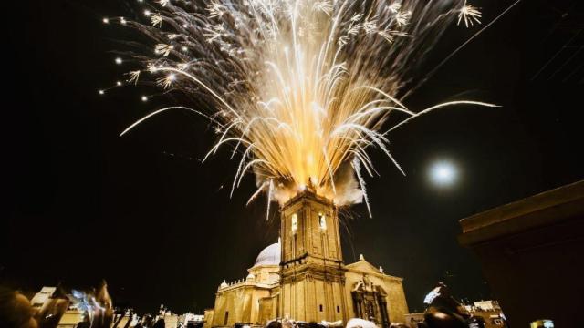 Una Nit de l'Albà anterior, en la que se ve el instante de la Palmera de la Virgen.