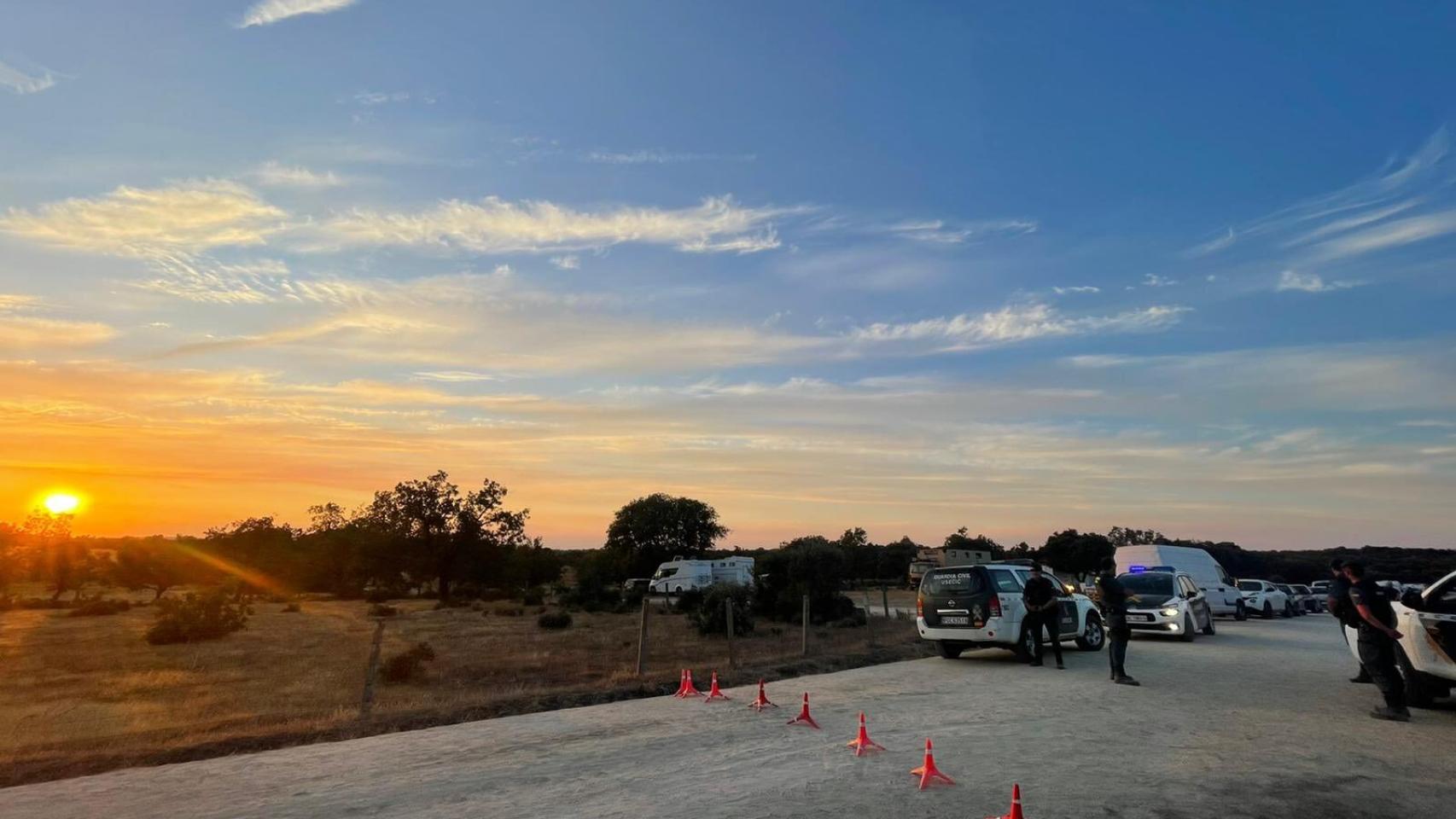 La Guardia Civil durante sus controles en la 'rave' de Salce
