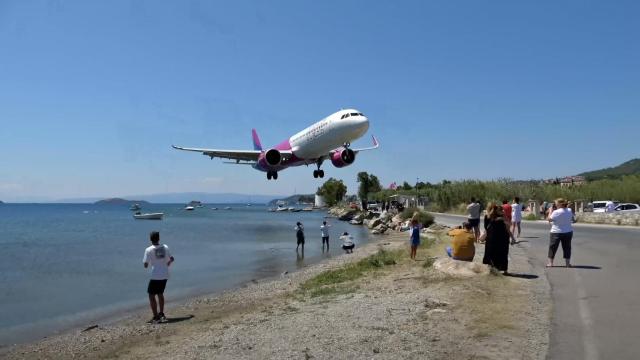 Airbus A321neo aterrizando en Scíathos.