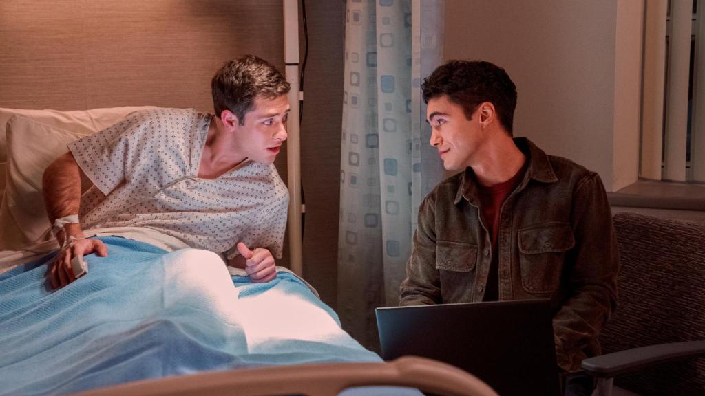 Ben y Paxton en una de las escenas más tiernas de la tercera temporada.