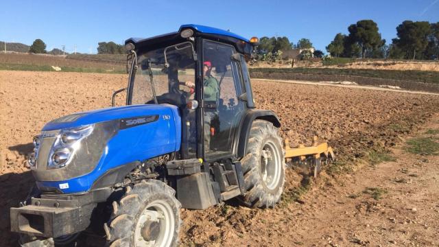Imagen de archivo de un tractor.