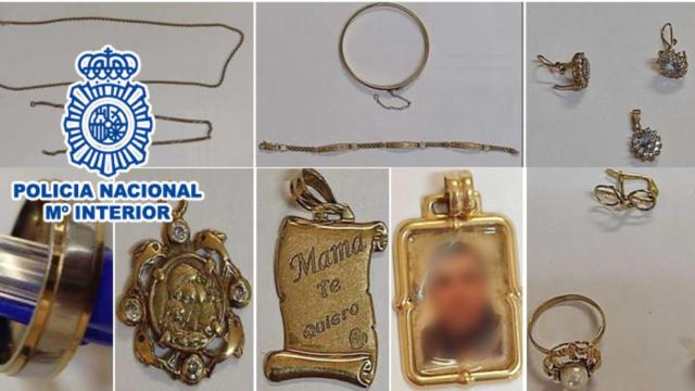 Algunos de los objetos sustraídos, joyas de orfebrería por valor de 5.000 euros.