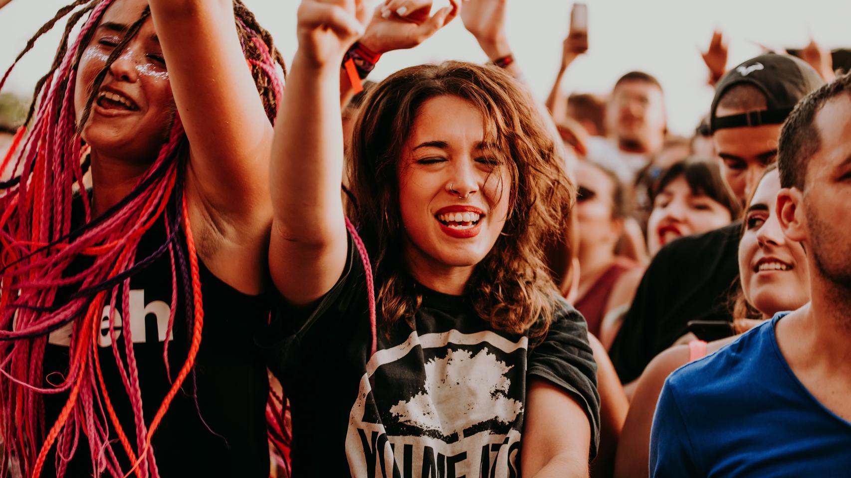 Imagen de archivo de asistentes a un concierto de música.