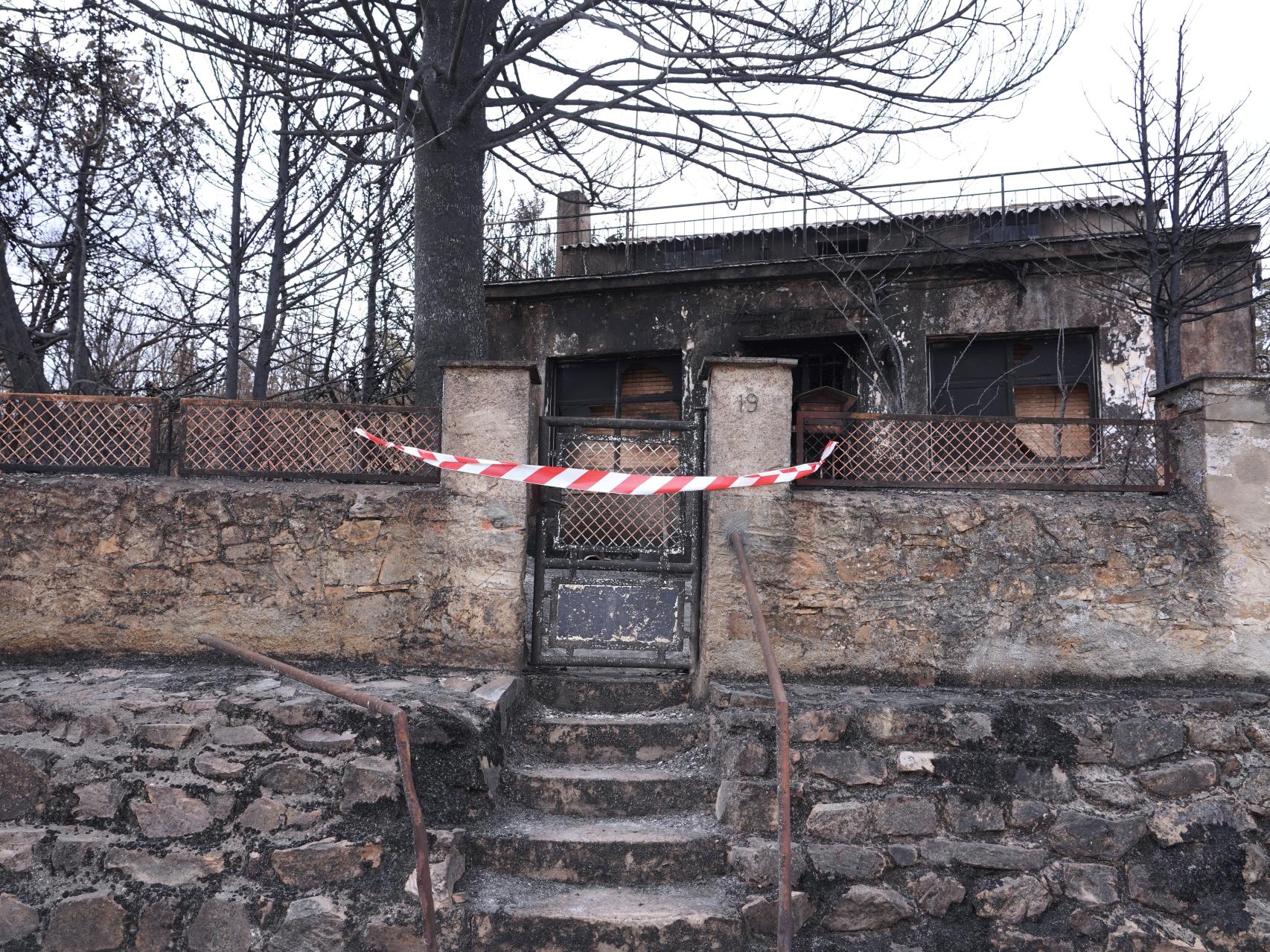 Una vivienda de la localidad zamorana de Otero de Bodas afectada por el incendio de la Sierra de la Culebra.