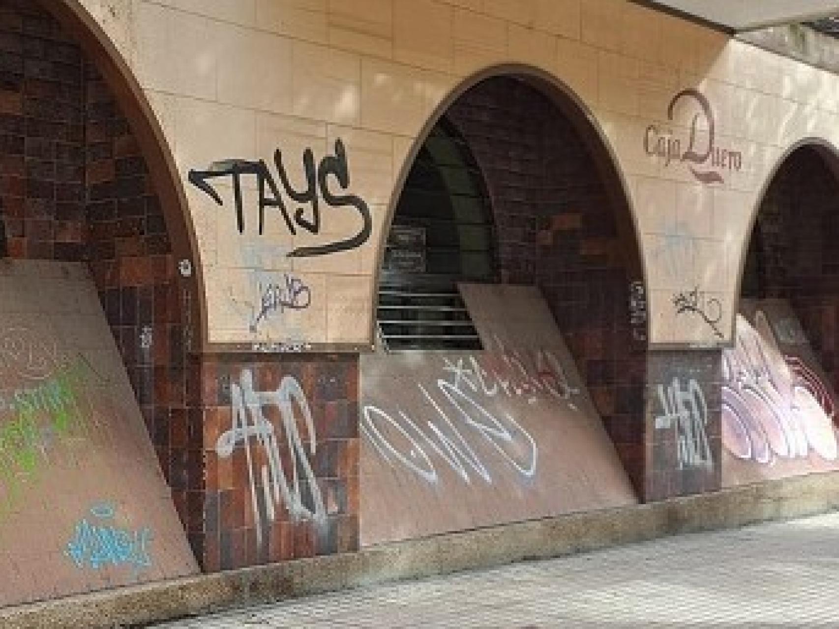 Pintadas en una calle de la ciudad de Salamanca.