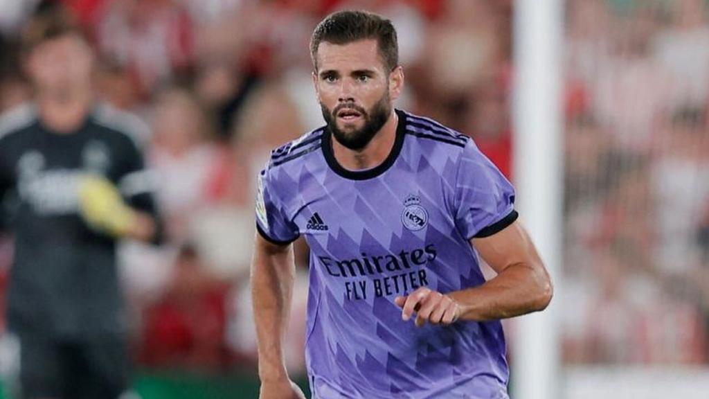 Nacho Fernández, con la camiseta morada del Real Madrid